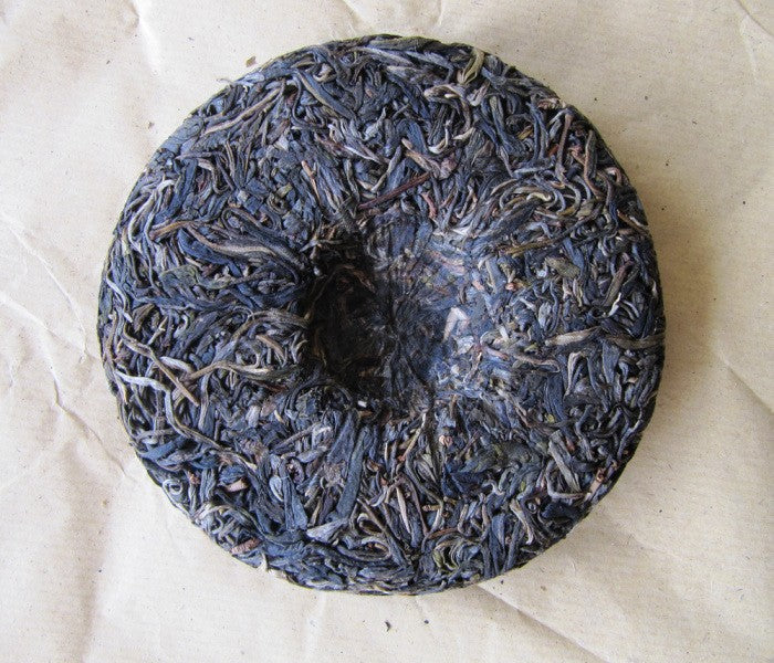 Galette de dos - Puer Sheng ManZhuan 250g [photo: Cream of Banna]